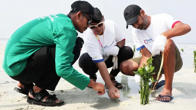 Kurangi Dampak Perubahan Iklim, AXA Mandiri Tanam Pohon Bakau