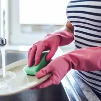 ilustrasi cuci piring/4 PM production/shutterstock