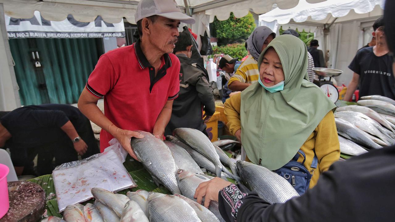 Semarak Festival Bandeng Rawa Belong jelang Tahun Baru Imlek