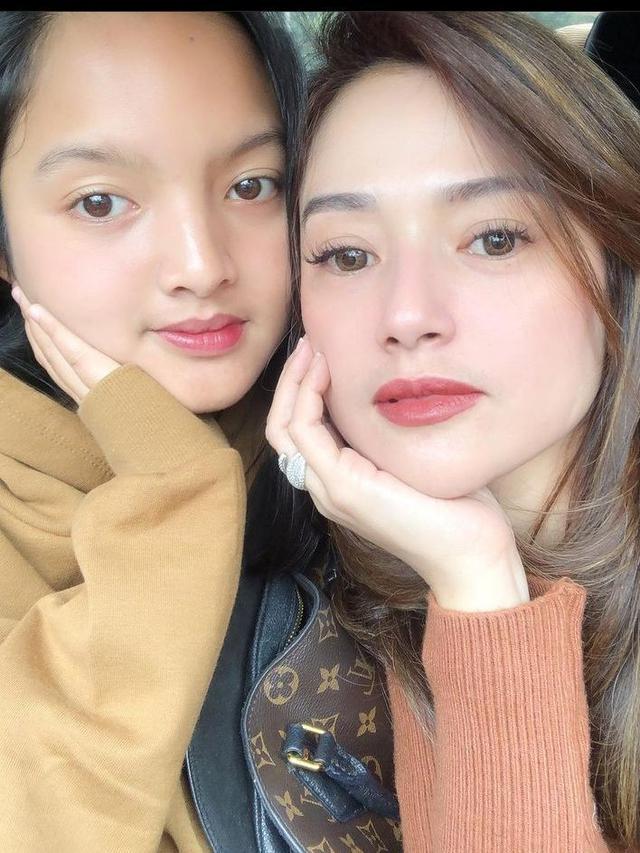 Bak Seumuran Ini 6 Potret Kebersamaan Citra Monica Dan Putrinya Hot Liputan6 Com