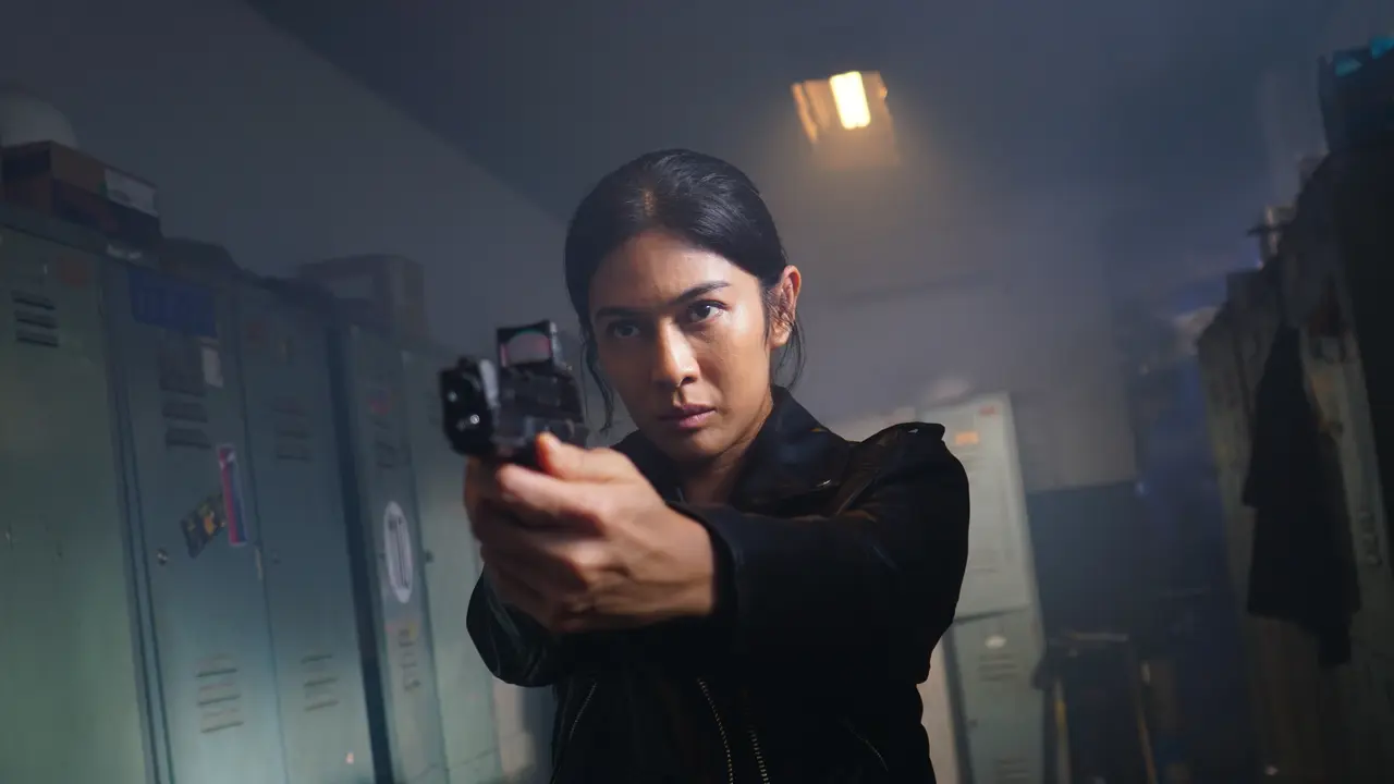 Dian Sastrowardoyo bermain dalam series Ratu Adil yang tayang di Vidio.