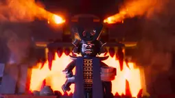 Adegan di film Lego Ninjago menunjukkan karakter Garmadon disuarakan Justin Theroux. Film ini disutradarai oleh Charlie Bean, Paul Fisher dan Bob Logan, ditulis oleh Fisher, Logan, Dan dan Kevin Hageman, dan Hilary Winston. (Warner Bros. Pictures via AP)