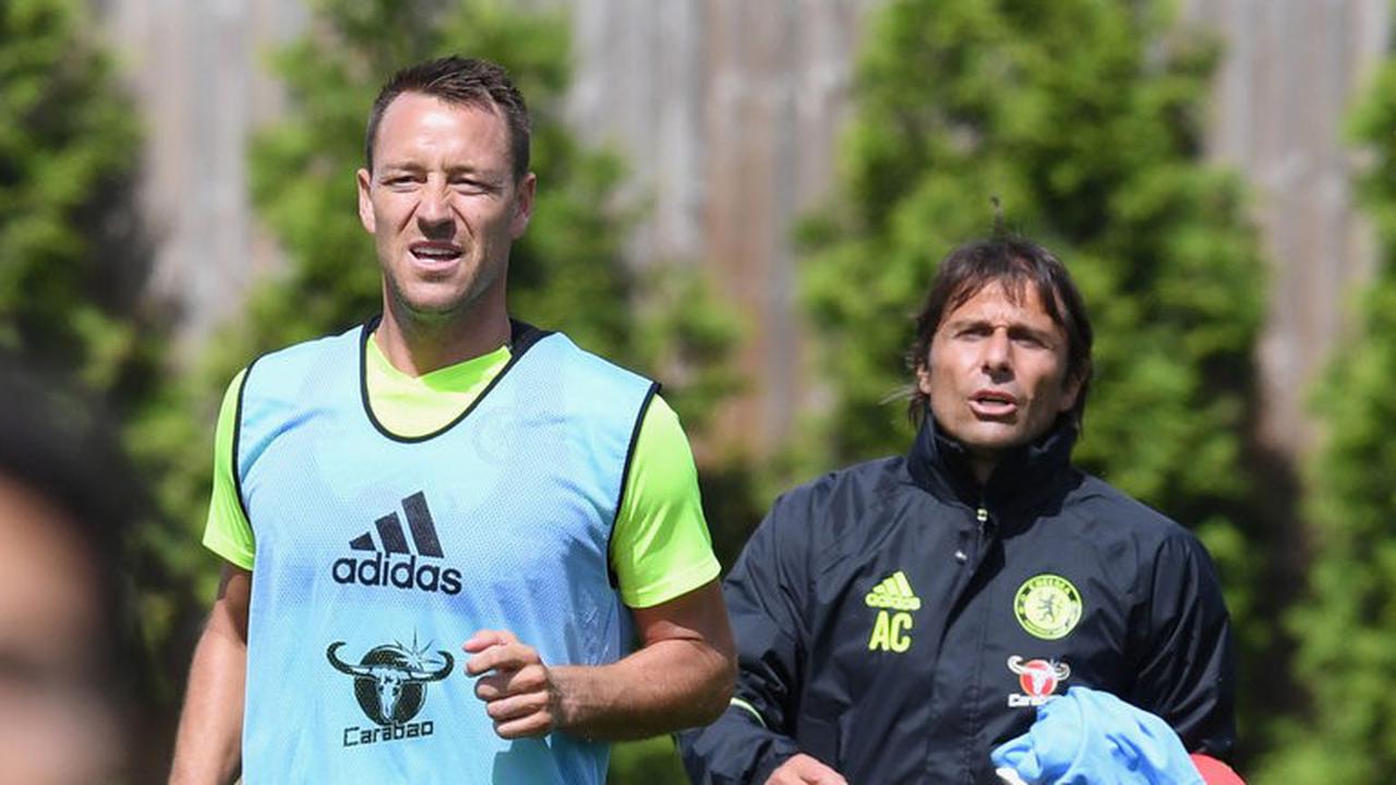 Manajer Chelsea Antonio Conte dan John Terry (sky sports)