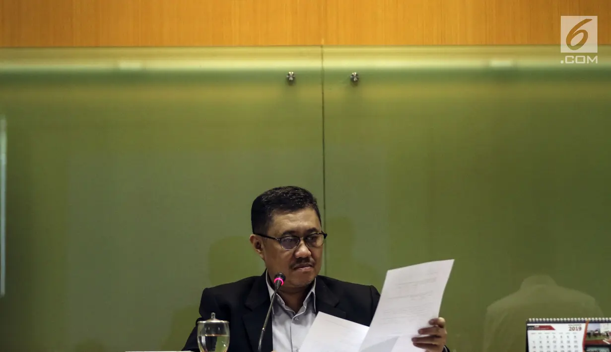 Ketua Bidang Seleksi Calon Hakim Agung Aidul Fitri Saida memberikan keterangan pers di Komisi Yudisial, Jakarta, Rabu (8/7/2019). Dalam keterangan persnya Komisi Yudisial secara resmi meluluskan 29 calon hakim agung dari 69 orang yang mengikuti seleksi kualitas. (Liputan6.com/Johan Tallo)