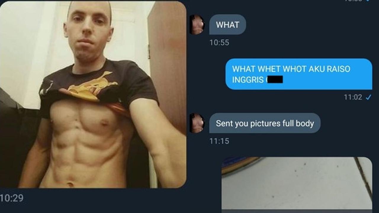 Dikirimin Foto Badan Berotot Oleh Cowok
