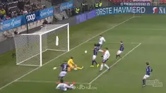 Berita video striker Rosenborg, Nicklas Bendtner, hanya butuh 8 menit untuk mencetak gol di Liga Norwegia. This video presented by BallBall.