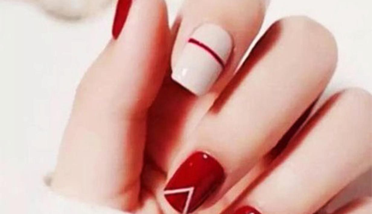 10 Nail Art Nuansa Merah Cantik & Elegan Berani Coba? Photo