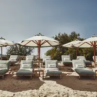 Liburan romantis ala Italia jadi makin istimewa! Vespa by the Sea hadir di Sardinia dan Paraggi, siap manjakan panca indera dengan pesona laut, alam, dan gaya hidup penuh gaya. (Foto dok: Vespa by the Sea).