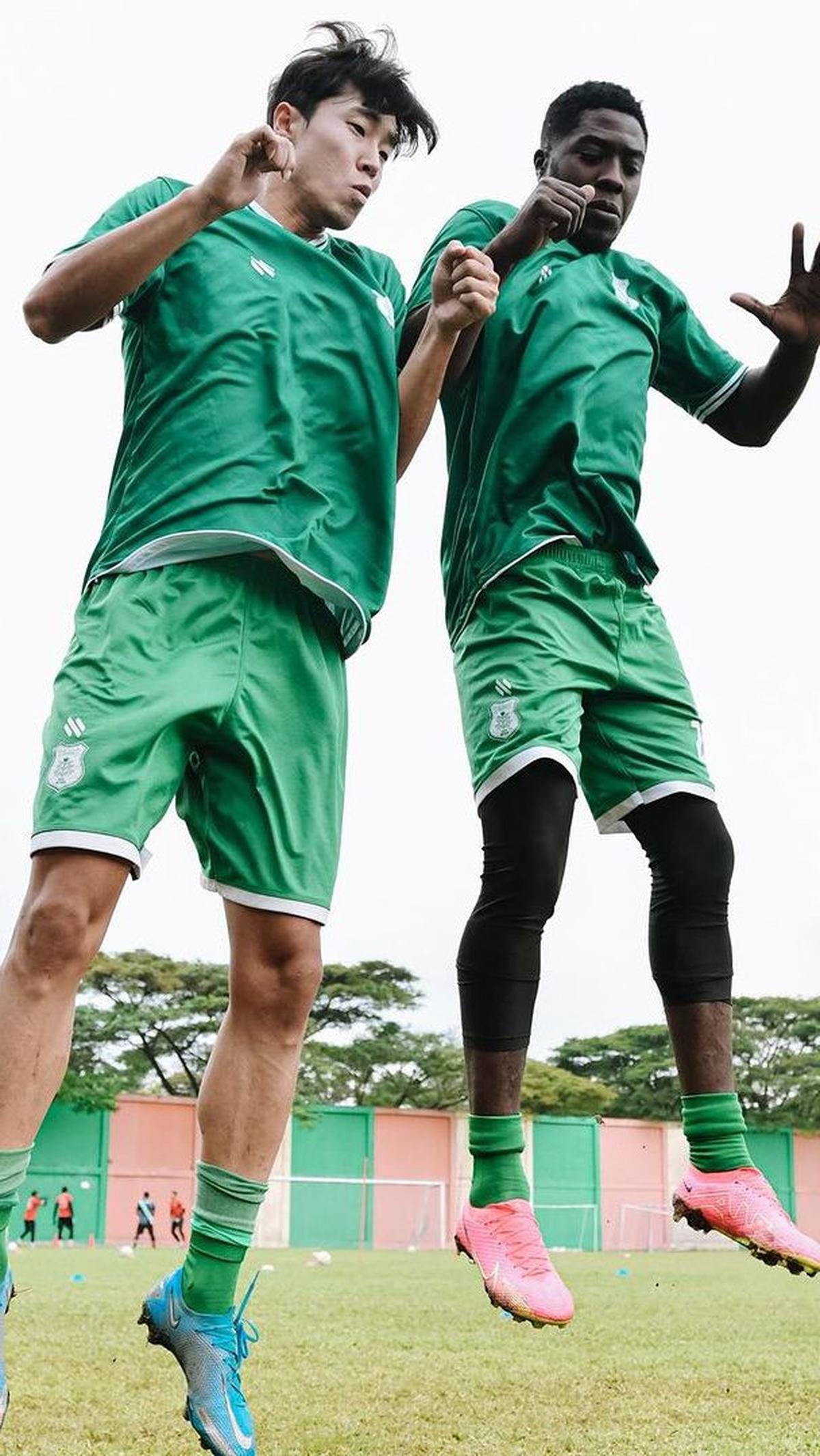 Keduanya sudah resmi berseragam PSMS Medan dan diperkenalkan melalui akun resmi Instagram klub @<i>official_psmsmedan</i> beberapa hari yang lalu.