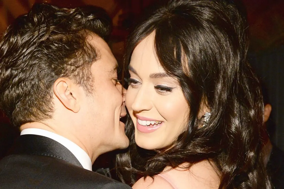 Saat berpacaran, Katy Perry dan Orlando Bloom kerap memamerkan tubuh mereka dengan tampil bugil.