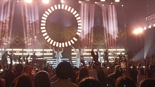 Konser Take That di Tennis Indoor Senayan Jakarta Pusat, Rabu (13/11/2024). (Ratnaning Asih/ Liputan6.com)