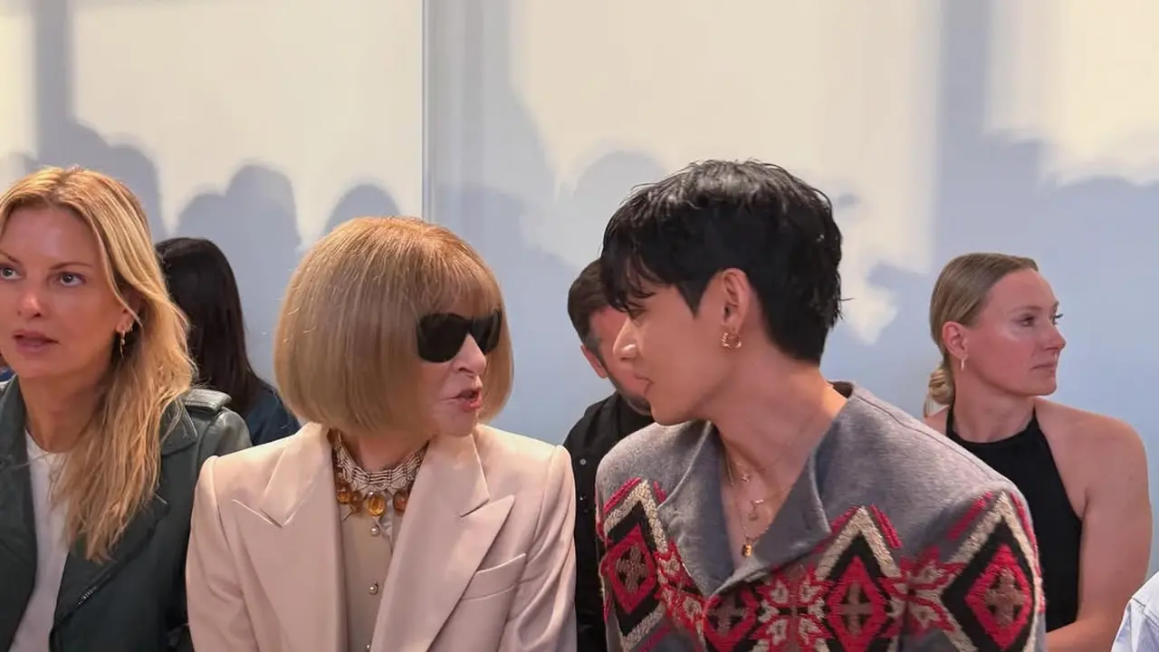 Pesona Memikat V BTS Saat Comeback ke Fashion Week, Sampai Mencuri Perhatian Anna Wintour