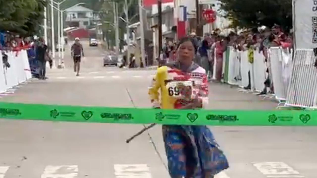 Wanita Suku Pedalaman Ini Bikin Geger, Menang Ultra Marathon Tanpa Persiapan Kalahkan Puluhan Atlet Profesional