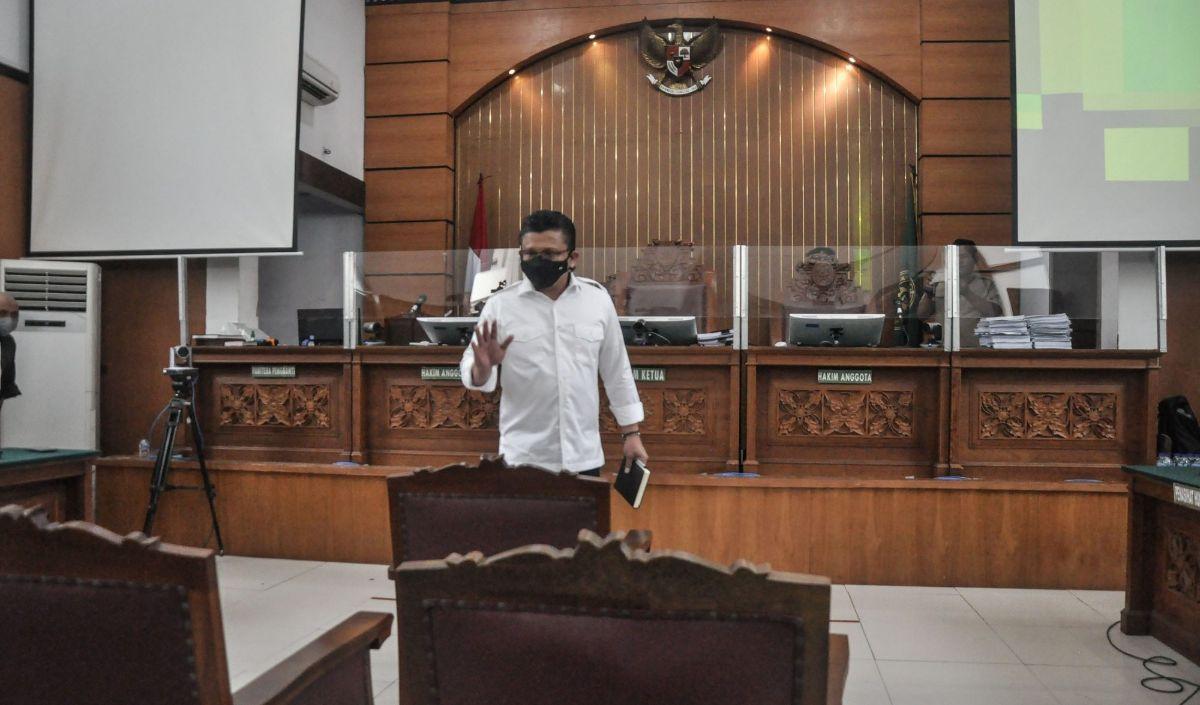 3 hakim agung menjadi sosok yang berperan memberikan 'potongan' hukuman kepada Ferdy Sambo Cs kini menjadi sorotan. Sementara, dua hakim lainnya menolak Ferdy Sambo diberi potongan hukuman.