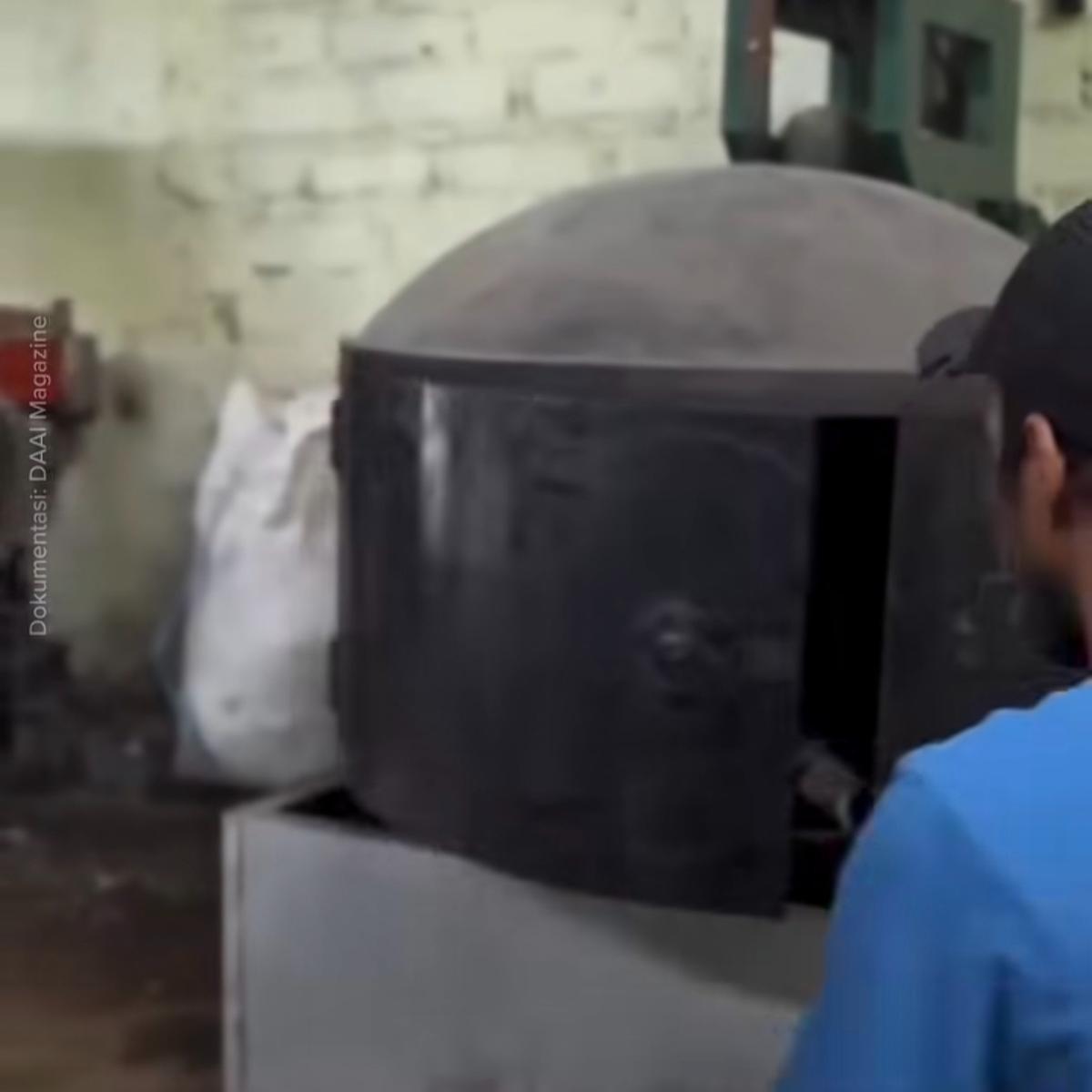 Toni Bikin Paving dari Sampah, Tapi Pemerintah Bungkam: Saya Cuma Dapat Penghargaan Doang