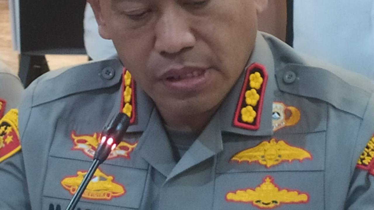 Polisi menduga M tidak refleks melakukan pemukulan terhadap korban yang masih berusia 3 tahun.