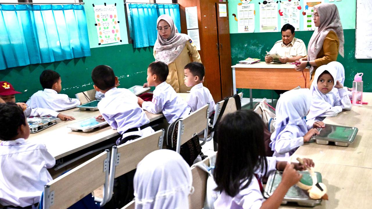 Prabowo tinjau Makan Bergizi Gratis di Bogor