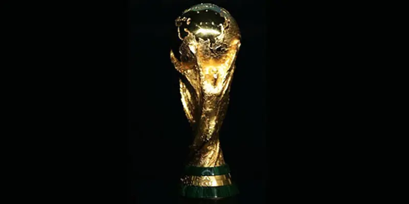 Trofi Piala Dunia (© AFP 2009)