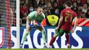 Di kubu Portugal, Diogo Jota dan kawan-kawan lebih banyak mengandalkan serangan balik. (AP/Armando Franca)