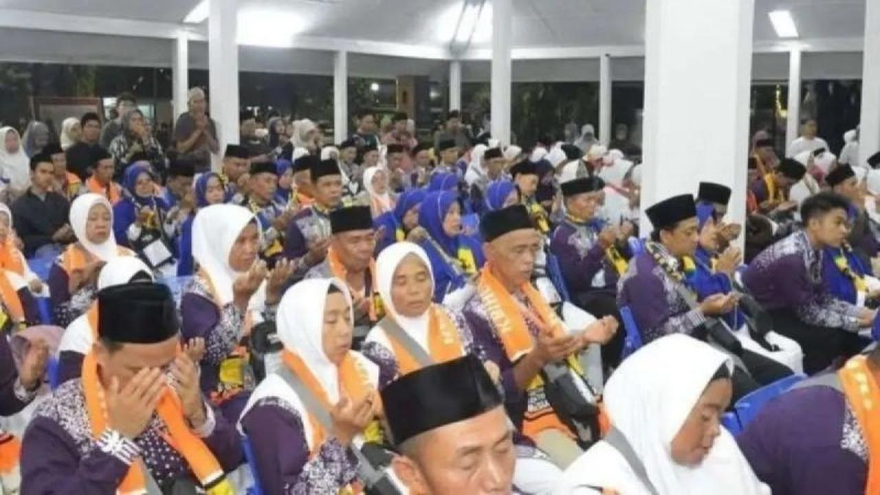 Wakil Bupati Lebak Lepas 365 Calon Haji Lebak, Tekankan Pentingnya Kesehatan dan Kekompakan