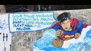 Salah satu coretan dinding bergambar Superman yang ingin mudik di dinding tanggul Sungai Ciliwung, Jalan Latuharhary, Jakarta, Minggu (27/7/2014) (Liputan6.com/Faizal Fanani)