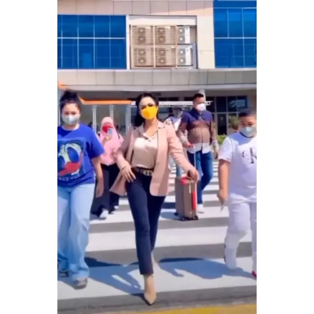 Adu Gaya 6 Artis Melenggang di Citayam Fashion Week, Terbaru Rina Nose hingga Zaskia Sungkar