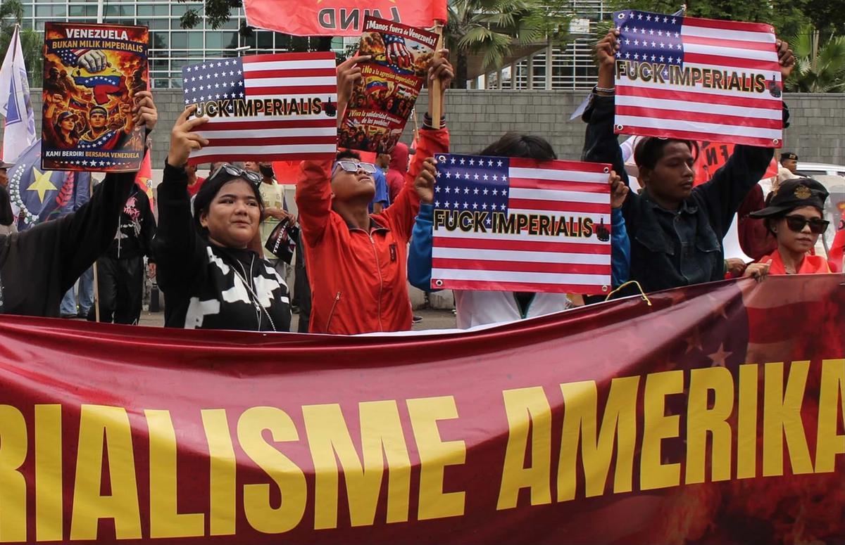 FOTO: Solidaritas Rakyat Biasa Gelar Aksi Damai Dukung Rakyat Venezuela