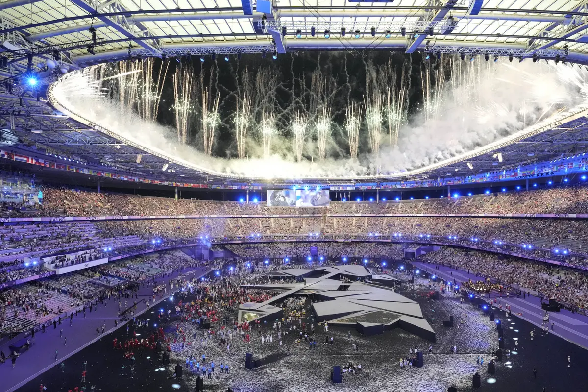 Foto: Pesta Kembang Api Tutup Olimpiade Paris 2024