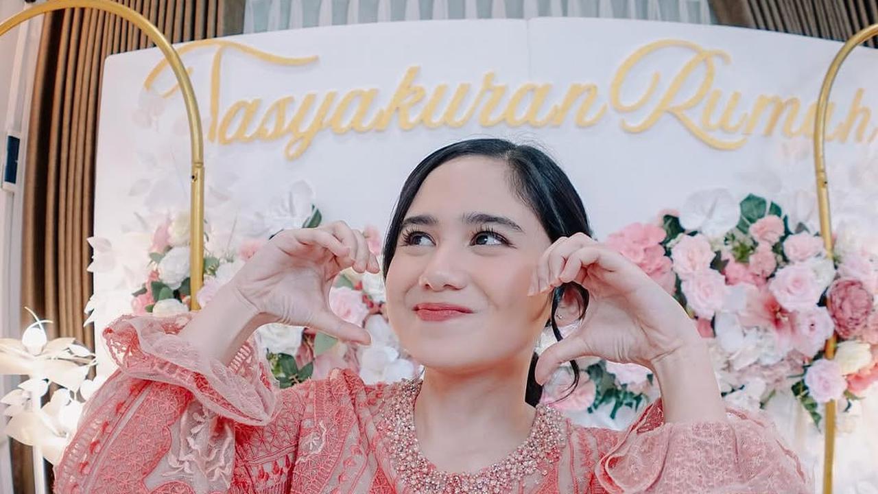 Potret Tasyakuran Rumah Tissa Biani, Sekalian Kumpul Keluarga dan Ditemani Dul Jaelani