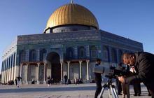 Bikin Geleng-Geleng Kepala, Pemukim Israel Serbu Masjid Al-Aqsa Kibarkan Bendera Bintang Daud