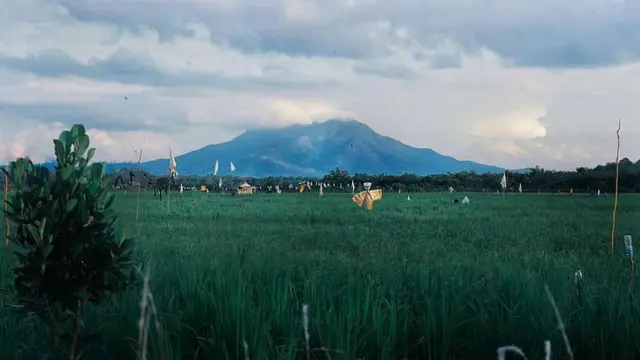 Pemandangan Gunung Maras dari kejauhan