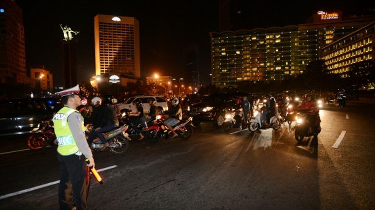 Berbagai pelanggaran lalu-lintas hiasi malam takbiran di Bundaran HI