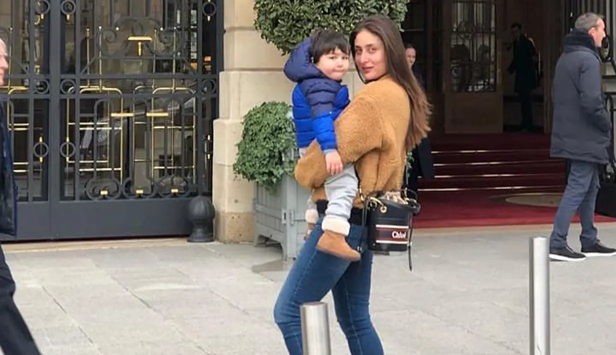 Kareena bersama Taimur selalu menghabiskan waktu bersama di sela-sela kesibukannya salah satunya, saat mereka pergi berlibur di Paris. (Liputan6.com/IG/@therealkareenakapoor)