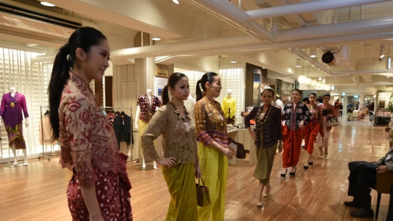 Batik RI di Mitsukoshi, Jepang