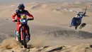 Pembalap Honda asal Chili, Jose Ignacio Florimo Cornejo bersaing selama Stage 1A Reli Dakar 2022 antara Jeddah dan Hail, di Arab Saudi, pada 1 Januari 2022. (AFP/Franck Fife)