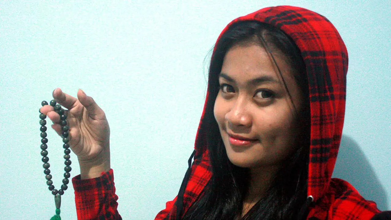 Dona D'Academy dan Tasbih Kesayangannya