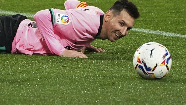 FOTO: Lionel Messi Resmi Lewati Rekor Pele saat Bantu Barcelona Gulung Valladolid