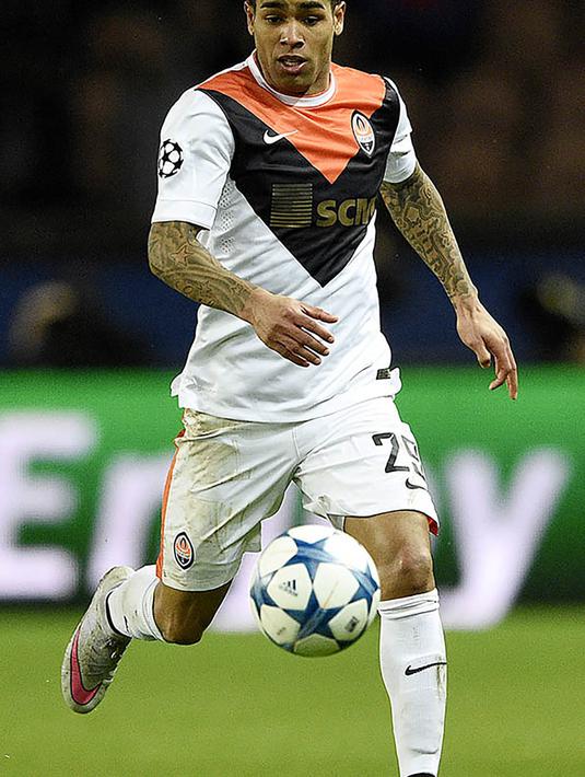 2. Alex Teixeira, gelandang asal Brasil itu pindah dari Shakhtar Donetsk ke Jiangsu Suning dengan harga 38 juta poundsterling dan gaji sebesar 147.000 poundsterling per pekan. (AFP/Franck Fife)