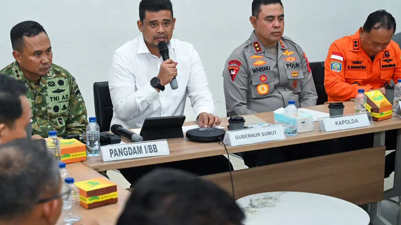Gubernur Sumatra Utara (Sumut) Muhammad Bobby Afif Nasution atau akrab disapa Bobby Nasution mengikuti rapat dengan Presiden Prabowo secara daring.