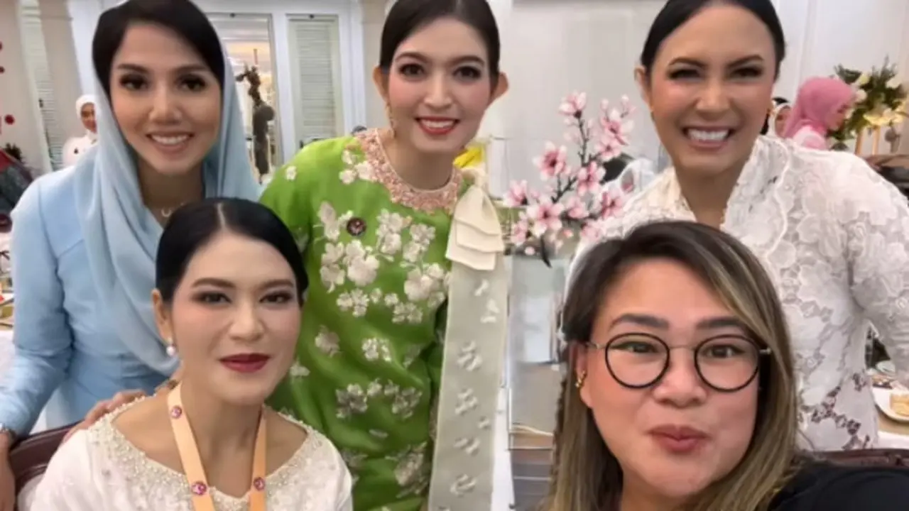 Adu Kebaya Kurung Selvi Ananda dan Kahiyang Ayu di Pelantikan Pengurus Dekranasda, Kenakan Heels yang Serupa