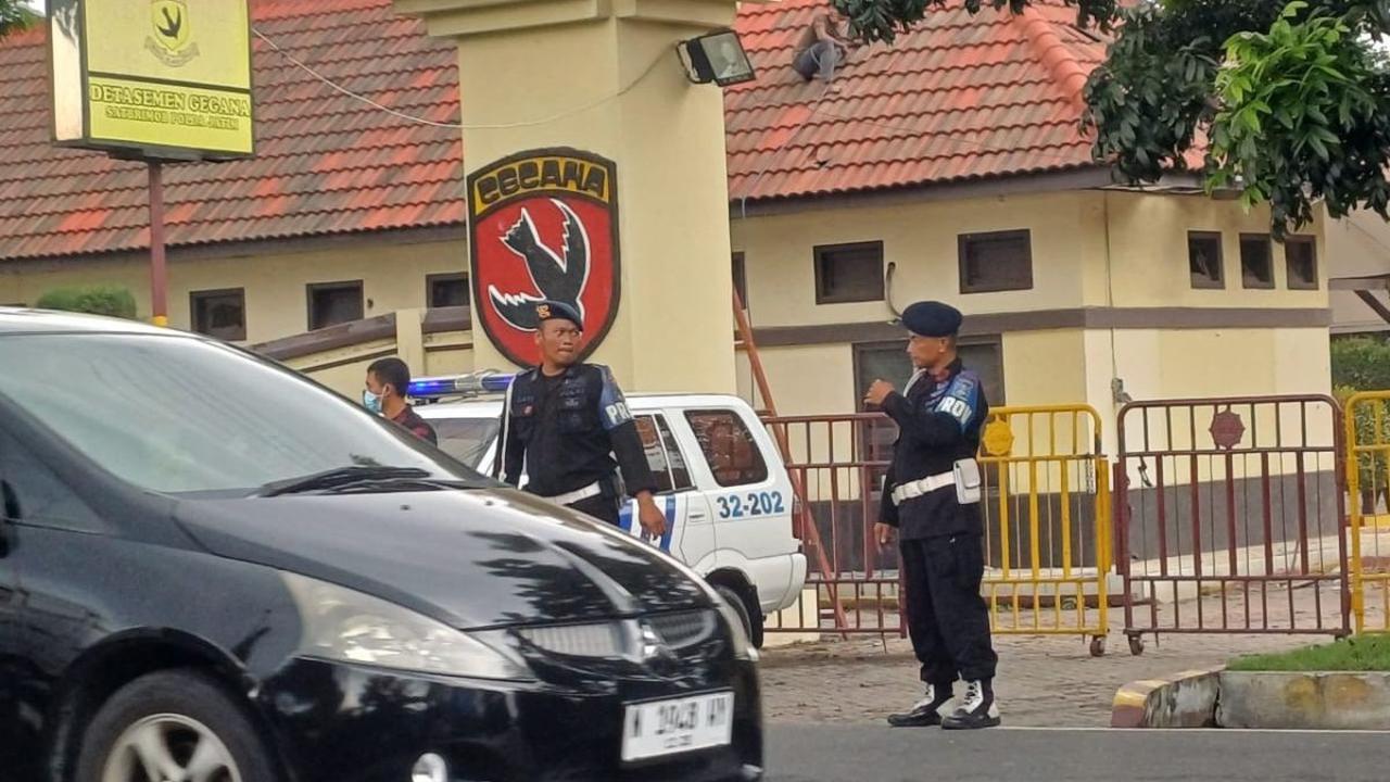 Setelah ledakan tersebut, Hana mengaku tidak mengetahui sumber ledakan terbuat dari apa. Yang diketahuinya hanya arah dari sumber ledakan saja.
