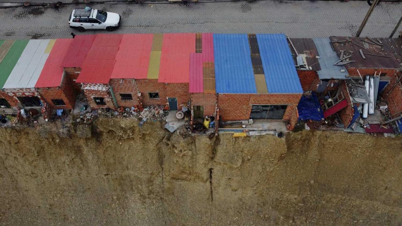 Ngerinya 'Rumah Bunuh Diri' Dihuni Para Dukun Bolivia