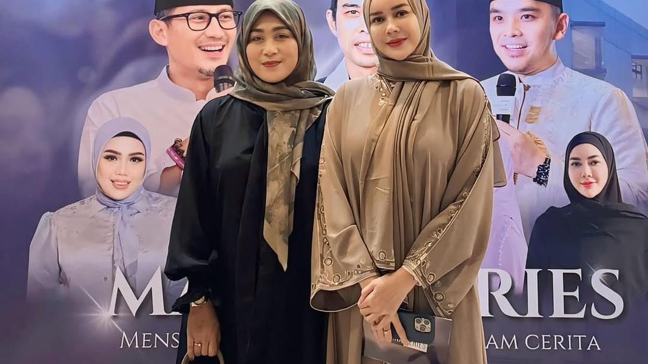 4 Potret Aura Kasih Tampil Berhijab saat Hadiri Acara Kajian, Dipuji Cantik dan Didoakan Istiqomah