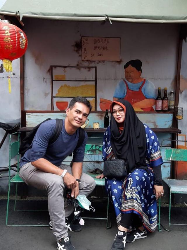 Teddy Syach dan Rina Gunawan