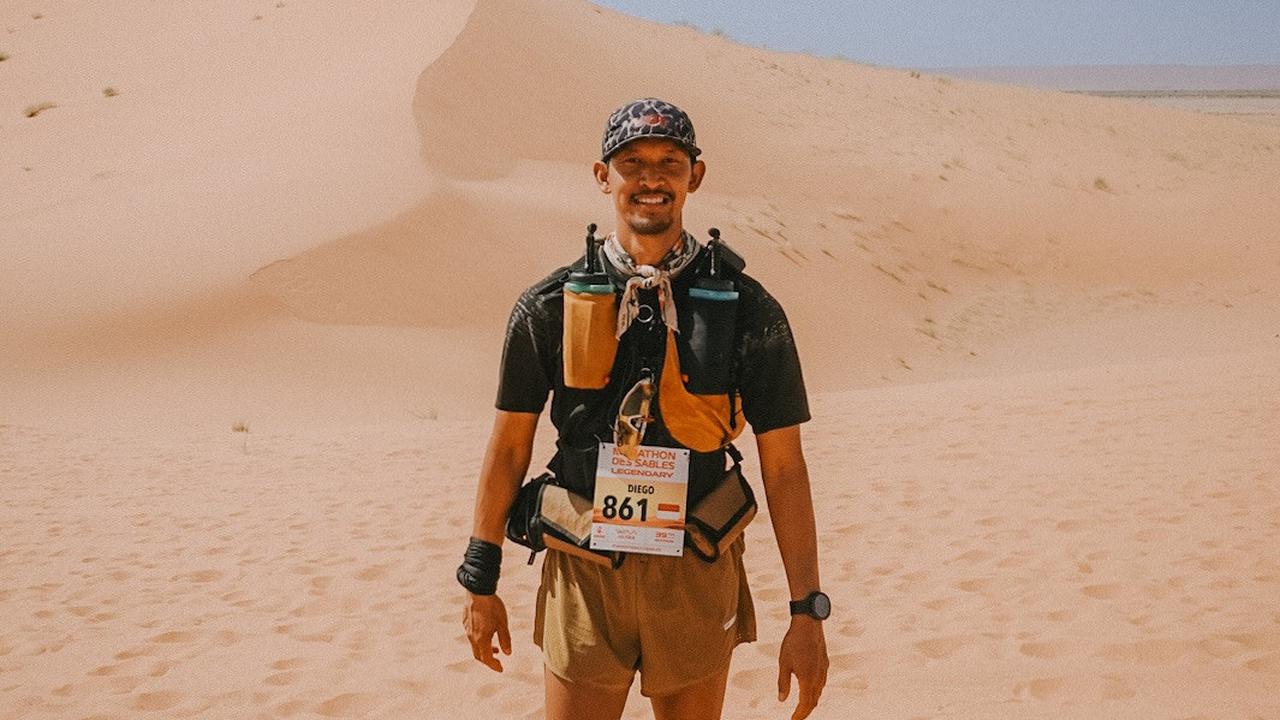 Diego Yanuar Adik Andien Sukses Taklukkan Marathon 250 Km di Gurun Sahara, Lari Cuma Pakai Sandal