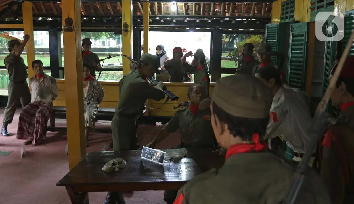 Diorama peristiwa G30S di Monumen Pancasila Sakti, Lubang Buaya, Jakarta Timur, Jumat (1/10/2021). Monumen Pancasila Sakti menjadi salah satu tempat untuk mengenang jasa pahlawan pada Hari Kesaktian Pancasila berkaitan dengan peristiwa G30S. (Liputan6.com/Herman Zakharia)