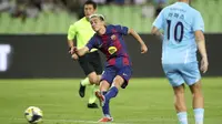 Gavi dari Barcelona mencetak gol dalam laga persahabatan antara Barcelona dan Daegu FC di Stadion Daegu, Daegu, Korea Selatan, Senin, 4 Agustus 2025. (Kim Hyun-tea/Yonhap via AP)