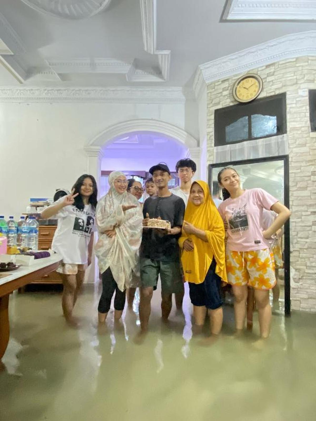 Rumah Ira Swara Kebanjiran: Hujan Dini Hari Sampai Siang, Banjir Mulai Jam 8 Pagi