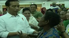 Para pedagang juga sangat berterimakasih kepada Presiden Jokowi karena telah memberikan pasar yang layak bagi mereka.