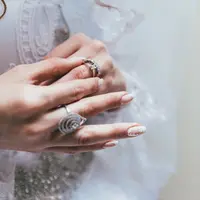 Ilustrasi perhiasan. Sumber foto: unsplash.com/Alvin Mahmudov.